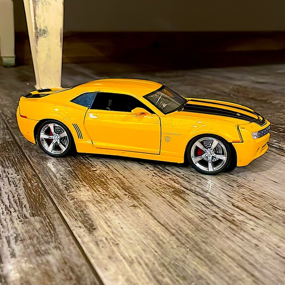 Bumblebee transformers, car and coin - Picture 5 of 14